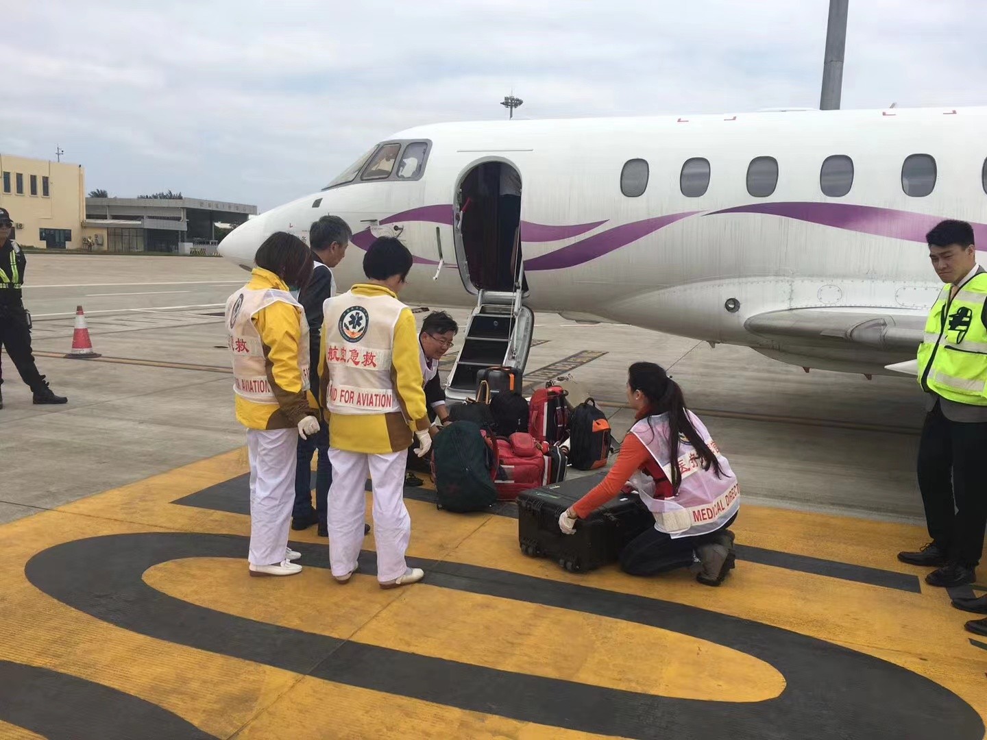 来宾香港出入境救护车出租